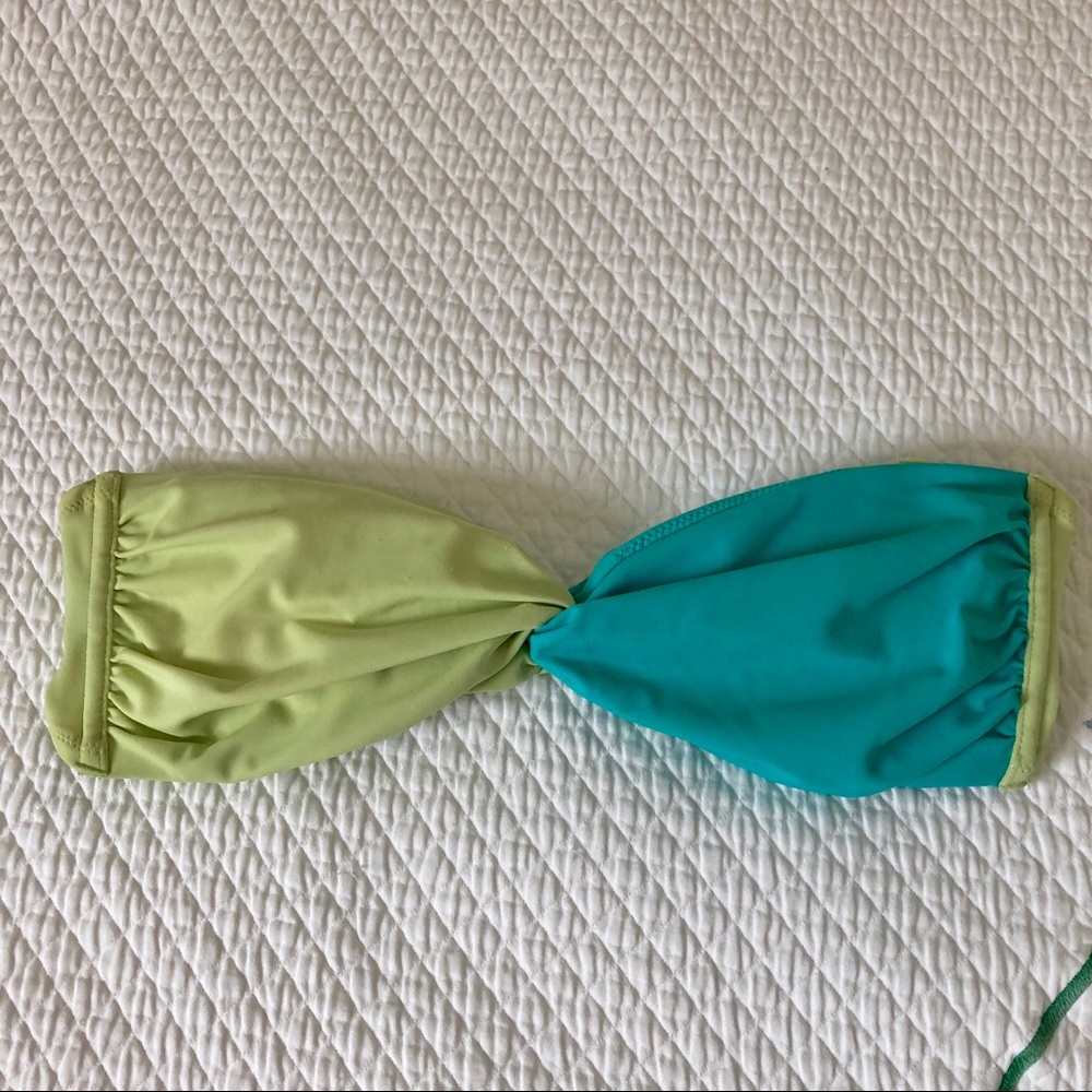 Victoria’s Secret Bikini Top (Size: M)